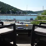 Oda ve Kahvaltı Gina