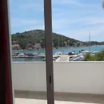 Gina Oda ve Kahvaltı Tisno