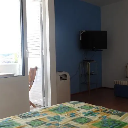 Gina 3* Tisno