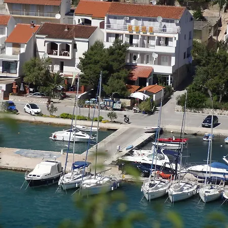 Gina 3* Tisno
