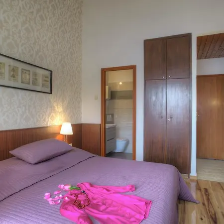 Gina Bed and Breakfast