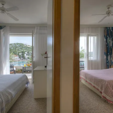 Gina Bed and Breakfast Tisno