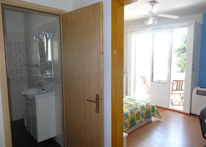 Gina Bed & Breakfast Тисно