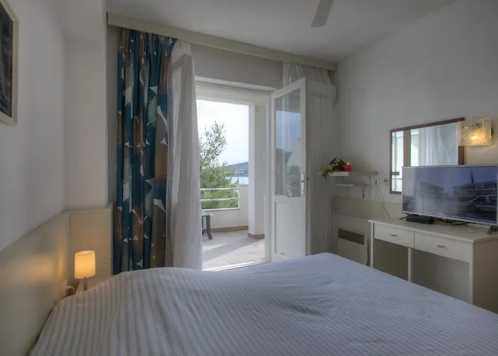 Gina Bed & Breakfast 3* Тисно